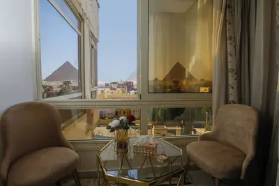 pyramids palace inn