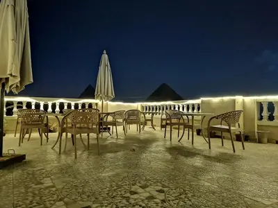 Pyramids stars view Inn
