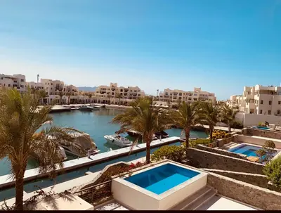 شقة جديدة تطل على المرينا في إلغونا
