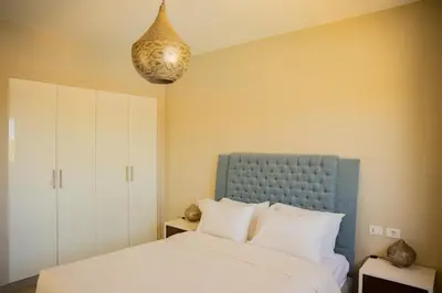 Nayah Stays, Joubal Lagoons flowery apartment