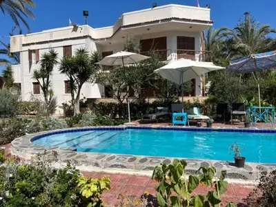 White Family Villa - Private Pool - AC - Very Big Garden - 5 bedrooms - 5- Min Walk to Beach