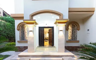 رئيس بلدية الجنة فيلا في مدينة ريهاب