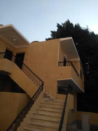 نانا بيراميدز جيست هاوس