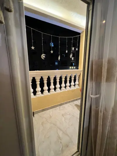 الشقة الساخرة