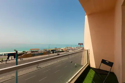 ألكس إن سويتس آند رومز