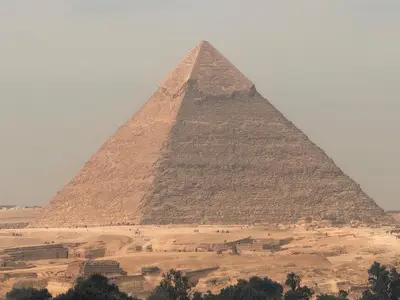 (توباز بيراميدز) يرى في