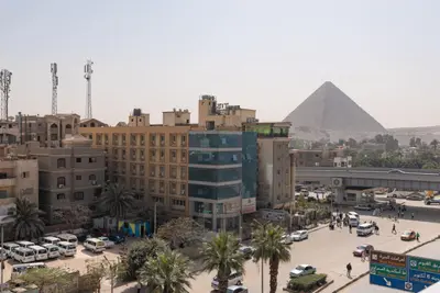 براسبيل بواسطة الهرم بالقرب من المتحف الكبير